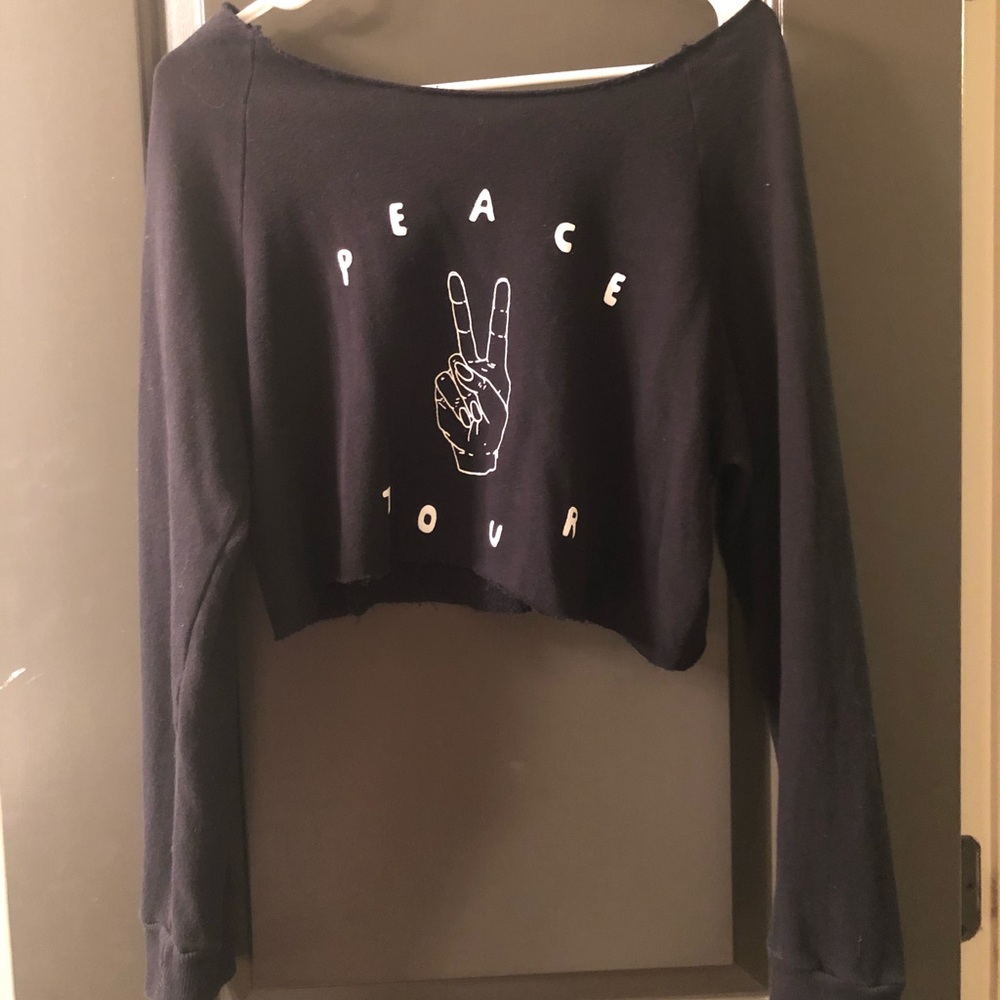 Cropped sweatshirt top